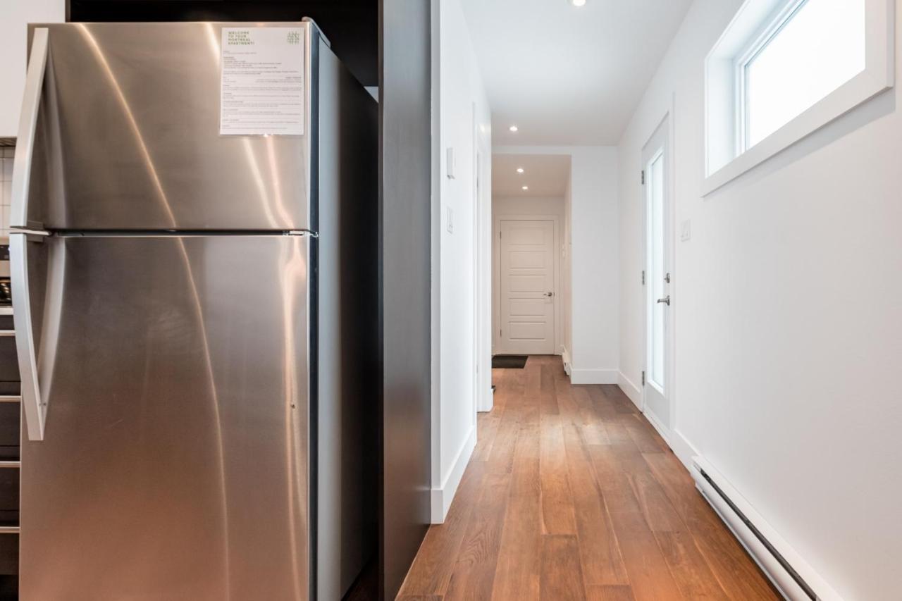 Sleek Condo In The Heart Of Little Italy By Den Stays Montréal Oda fotoğraf