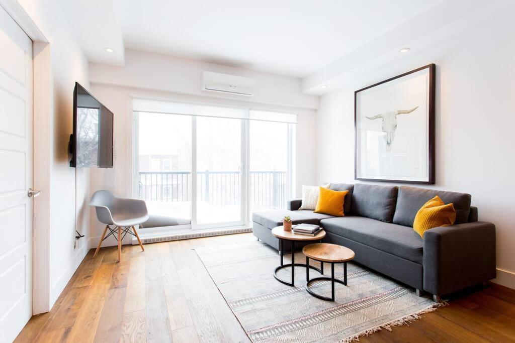 Sleek Condo In The Heart Of Little Italy By Den Stays Montréal Dış mekan fotoğraf