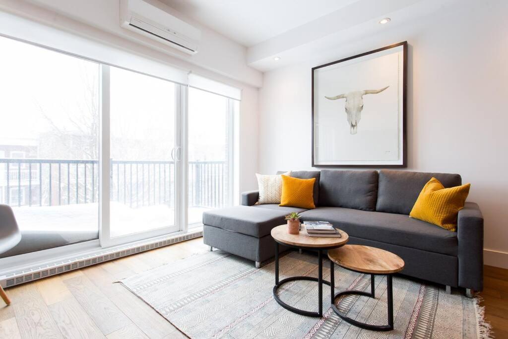 Sleek Condo In The Heart Of Little Italy By Den Stays Montréal Dış mekan fotoğraf