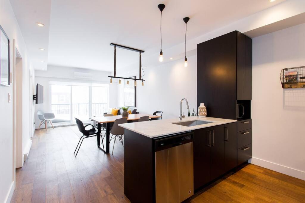 Sleek Condo In The Heart Of Little Italy By Den Stays Montréal Dış mekan fotoğraf
